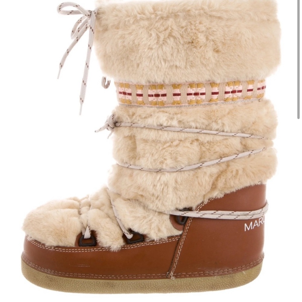 Authentic Marc Jacobs boots. These boots are sooo comfy and warm! Size 8 1/2